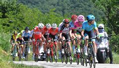 Peloton bhem 10. etapy Giro dItalia.