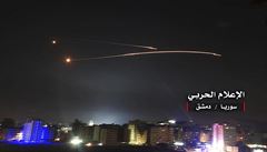 Sýrie zneškodnila několik raketových střel směřujících na Damašek. Při útoku připisovaném Izraeli zemřelo sedm lidí