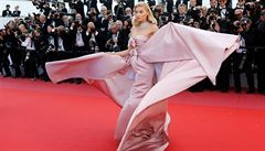 Modelka Elsa Hosková na filmovém festivalu v Cannes.