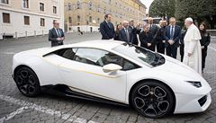 Papeovo Lamborghini se prodalo v aukci za 18 milion korun.