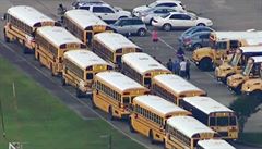 Policisté oblast uzav�eli a evakuují �kolu i p�ilehlé objekty.