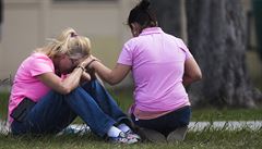 P�i st�elb� na st�ední v Santa Fe zem�elo deset lidí.