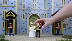 Noví panáci v Legolandu na hrad Windsor - princ Harry a Meghan Markleová ve...