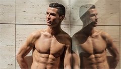 Cristiano Ronaldo propaguje svou znaku spodního prádla.