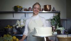 Claire Ptaková, která pipravila svatební dort.