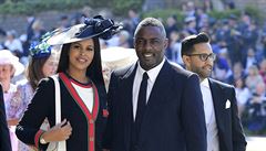 Idris Elba and Sabrina Dhowreová dorazili k hradu Windsor.