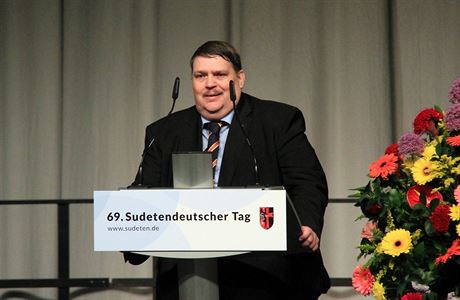 éf Sudetonmeckého krajanského sdruení (SL) Bernd Posselt vystoupil 19....