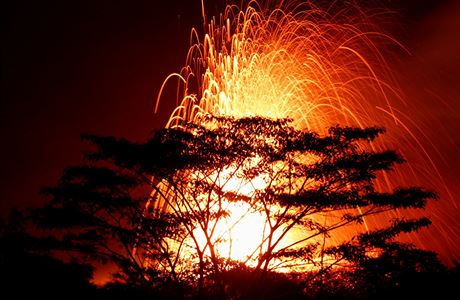 Exploze havajské sopky Kilauea.