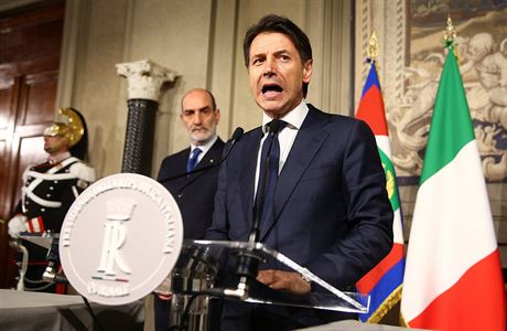 Italský prezident odmítl euroskeptika na financích, vláda nebude.