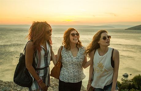 Gillian Jacobsová, Vanessa Bayerová a Phoebe Robinsonová. Snímek Ibiza (2018).