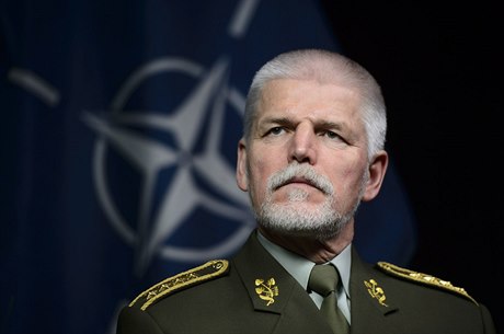 Pedseda Vojenského výboru NATO, eský generál Petr Pavel.