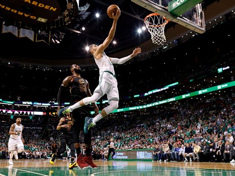 Basketbalisté Bostonu drí v play off NBA domácí neporazitelnost.