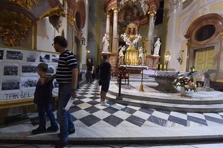 Oltá v bazilice Navtívení Panny Marie ve Frýdku-Místku.