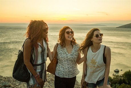 Gillian Jacobsová, Vanessa Bayerová a Phoebe Robinsonová. Snímek Ibiza (2018).