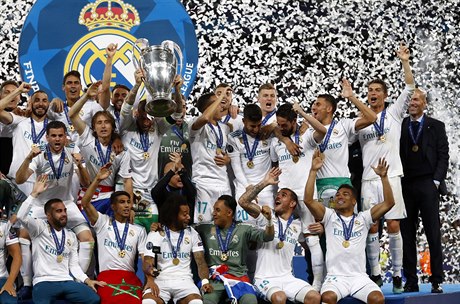 Hvzdy Realu Madrid takto slavili tetí triumf v Lize mistr za sebou.