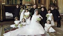 Britsk krlovsk rodina zveejnila oficiln fotografie ze sobotn svatby...