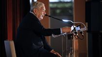 George Soros během projevu v Paříži.