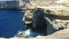 A první pohled na útesy u Bahriji, Malta