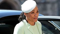 Matka Meghan Markleové Doria Raglandová oblékla svtle zelené aty britské...