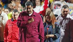 Venezuelský prezident Madura oslavuje své vítzství.