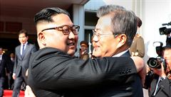 Nejvyí pedstavitelé obou korejských stát. Kim ong-un (vlevo) a Mun e-in...