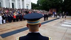 Donald Trump pi pokládání vnce na Hrob neznámého vojína na Arlingtonském...