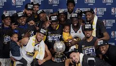 Basketbalisté Golden State slaví postup do finále NBA a vítzství v Západní...