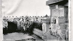 eljabinský hbitov. Vzácný snímek z podzimu roku 1918 poízený pi slavnostním...