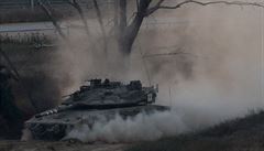 Izraelské tanky se pesunuly blíe k hranicím k pásmu Gazy.