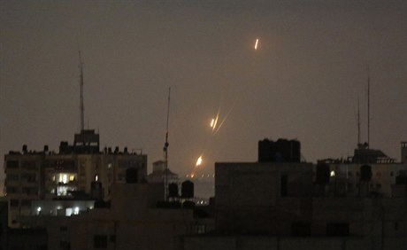 Mezi cíli izraelských nočních útoků byly výrobny raket, kryty pro bezpilotní...
