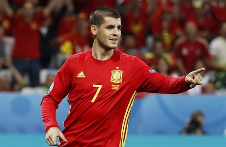 Morata slaví jeden ze svých dvou gól v turecké síti.