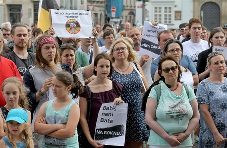 Lid v Plzni se zapojili k protestm proti Andreji Babiovi s nzvem Jednou...