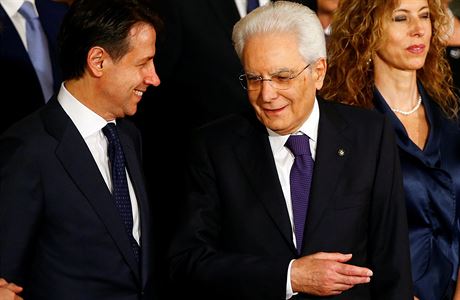 Nový italský premiér Giuseppe Conte s prezidentem Sergiem Mattarellou na...