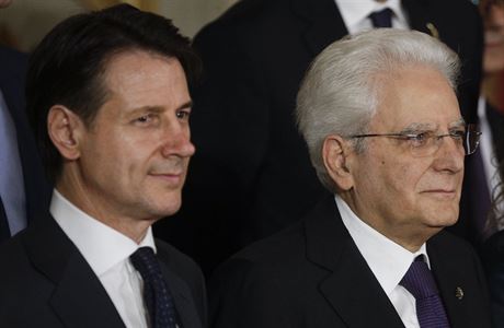 Premiér a prezident. Conte povede novou populistickou vládu.