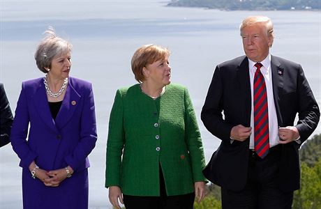 Se slovy Tady, Angelo. Netvr, e jsem ti nikdy nic nedal, hodil na stl ped nmeckou kancléku Angelu Merkelovou americký prezident Donald Trump bonbony.