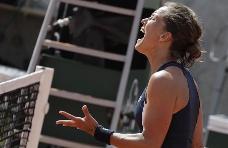 Barbora Strýcová se vzteká v osmifinále French Open.