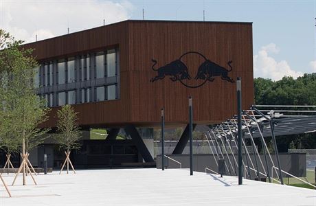 Hlavn budova hokejov a fotbalov akademie v Salcburku.