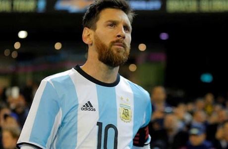 Vyuije Messi na poslední pokus své ance vyrovnat se Maradonovi?