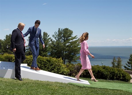 Donald Trump s kanadským premiérem Justinem Trudeauem a jeho enou Sophií.