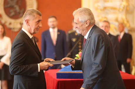 Prezident Miloš Zeman jmenoval Andreje Babiše podruhé premiérem.