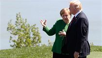 Donald Trump diskutuje na summitu G7 s nmeckou kanclkou Angelou Merklovou.