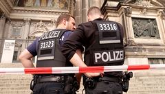Útočník v Berlíně nožem zranil tři lidi, dva z nich vážně. Zatím se neví, zda šlo o teroristický čin