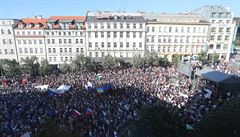 Babi mus ped soud. Lid v Praze i dalch mstech protestovali proti premirovi