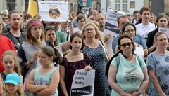 Lidé v Plzni se zapojili k protestm proti Andreji Babiovi s názvem Jednou...