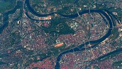 Praha vyfocená z výšky více než 400 kilometrů. Pořídil ji astronaut Andrew... | na serveru Lidovky.cz | aktuální zprávy