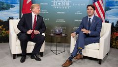 Americký prezident hovoí s kanadským premiérem.