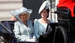 Vévodkyn Camilla a Kate sdílely na pehlídce koár.