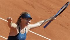 Maria arapovová slaví postup do osmifinále French Open 2018.