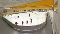 Mladí hokejisté bhem tréninku v jedné ze dvou krytých hal.