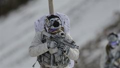 len jednotky Delta Force v zimní verzi maská.